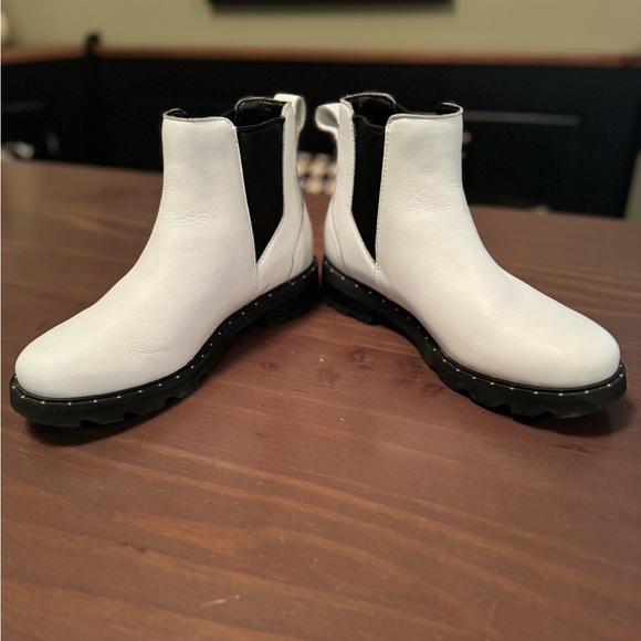 Sorel Women’s Lennox Chelsea Boot - Picture 7 of 10